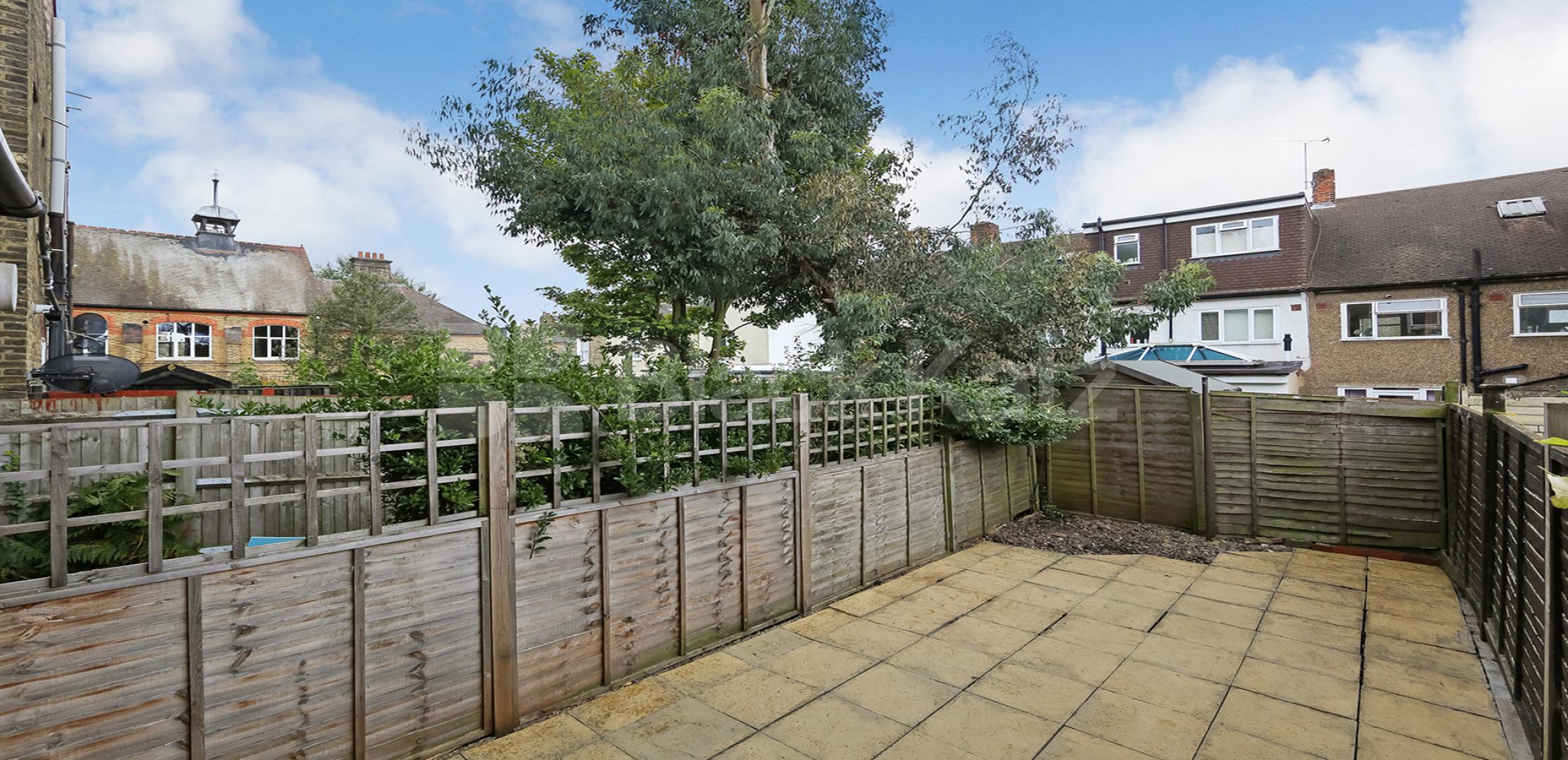 			LET, 3 Bedroom, 1 bath, 1 reception Maisonette			 Welham Road, Furzedown